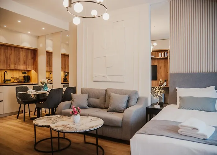 Ej\'S Central Hub