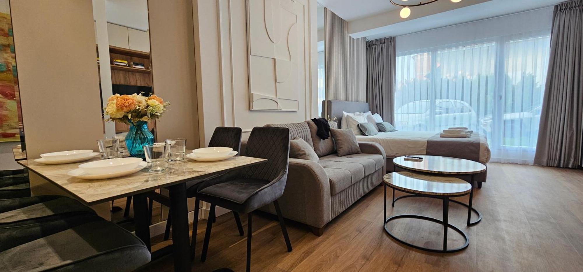 Ej's Hub Apartment *