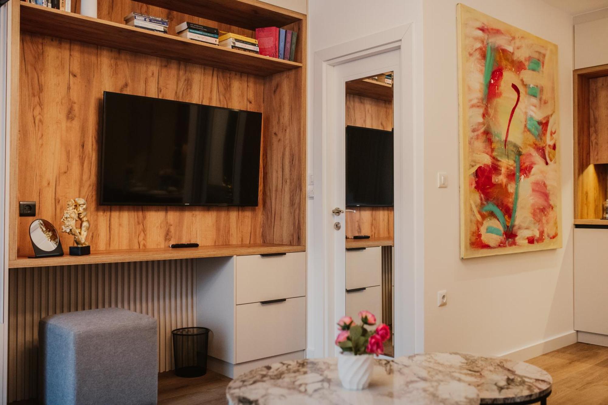 Ej's Hub Apartment *